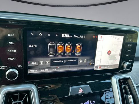 Used 2022 Kia Sorento EX w/ Panoramic Sunroof Package FWD image 16
