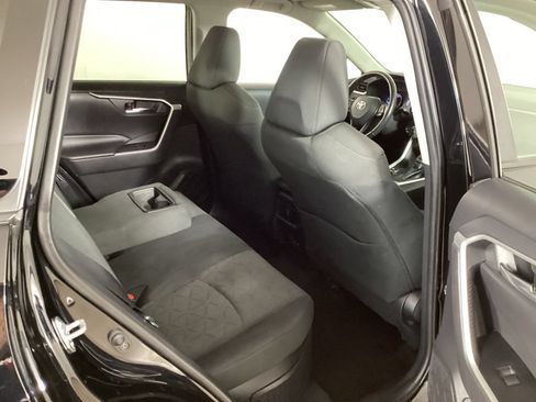 Used 2021 Toyota RAV4 XLE w/ XLE Grade Weather Package AWD/4WD image 36