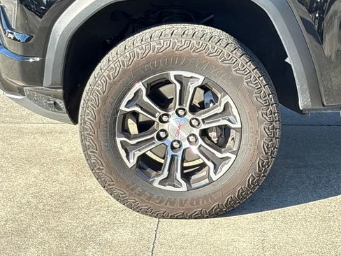 Used 2024 GMC Canyon AT4 w/ Technology Package image 11