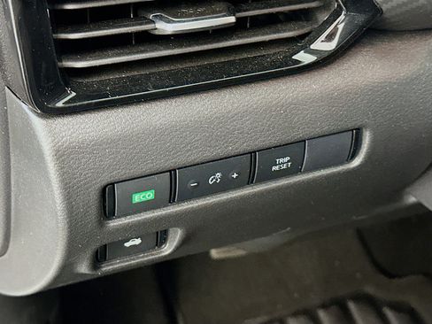 Used 2025 Nissan Sentra SV w/ All-Weather Package FWD image 17