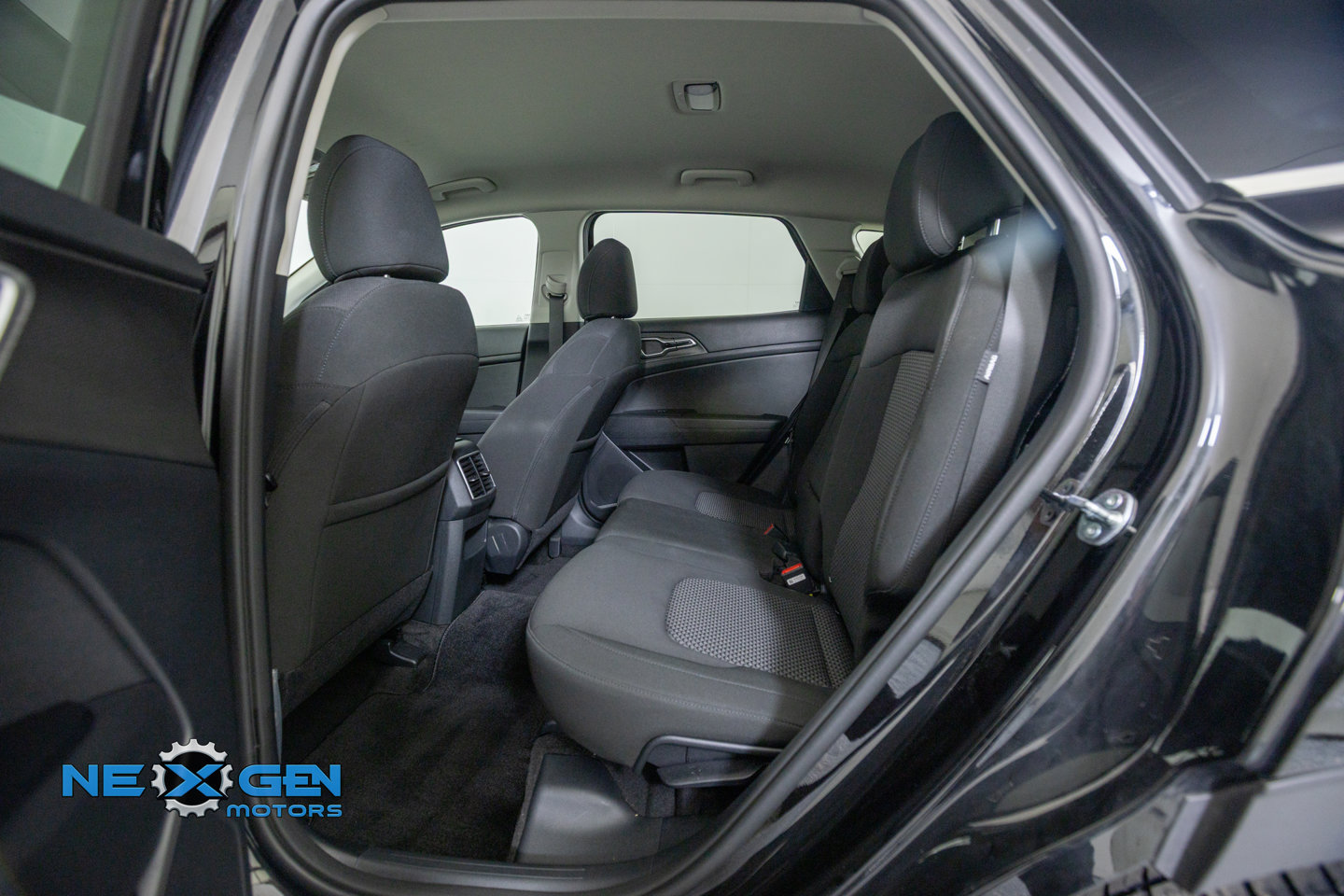 Used 2025 Kia Sportage LX FWD image 27