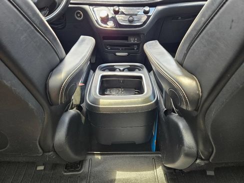 Used 2019 Chrysler Pacifica Limited w/ Advanced Safetytec Group FWD image 49
