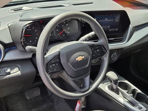 Certified 2024 Chevrolet Trax LS w/ LS Convenience Package FWD image 18