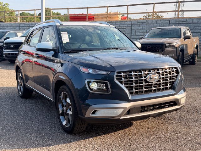 Used 2023 Hyundai Venue Limited FWD image 7