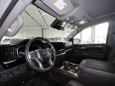 Used 2024 Chevrolet Silverado 1500 LT Trail Boss w/ Convenience Package II AWD/4WD image 9