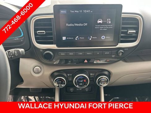 Used 2024 Hyundai Venue SEL FWD image 23