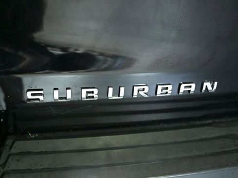 Used 2018 Chevrolet Suburban LT image 10