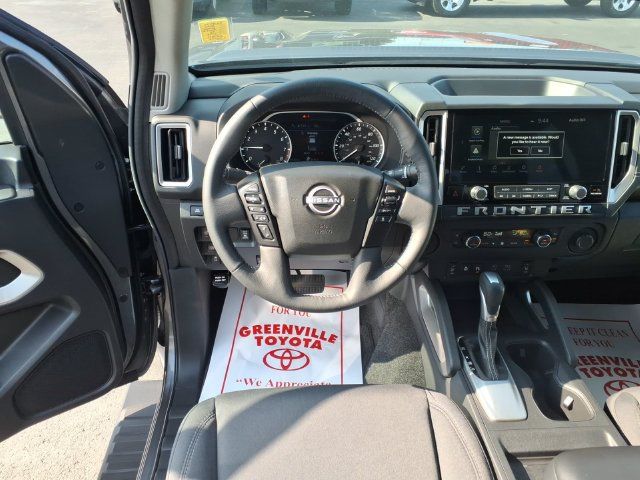 Used 2025 Nissan Frontier SV w/ SV Convenience Package RWD image 12