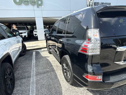 Used 2020 Lexus GX 460 Premium w/ Premium Package AWD/4WD image 11