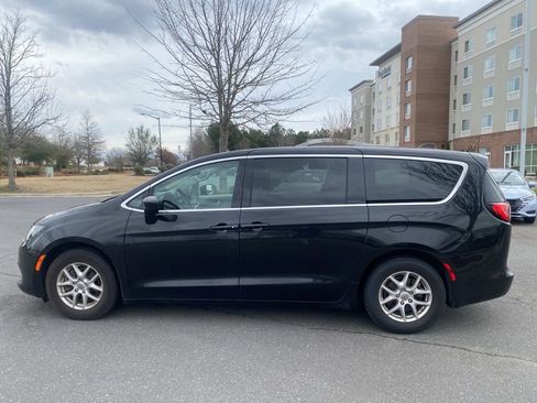 Used 2023 Chrysler Voyager LX image 6