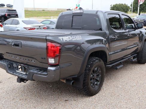 Used 2019 Toyota Tacoma TRD Off-Road w/ Technology Package AWD/4WD image 3