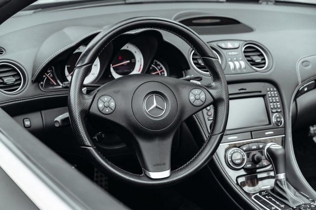 Used 2011 Mercedes-Benz SL 550 image 6