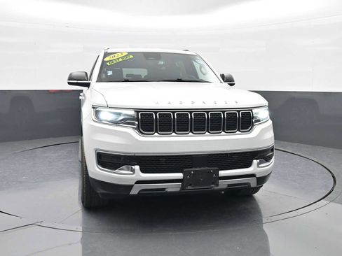 Used 2023 Jeep Wagoneer L Series III w/ Preferred Equipment Group image 2