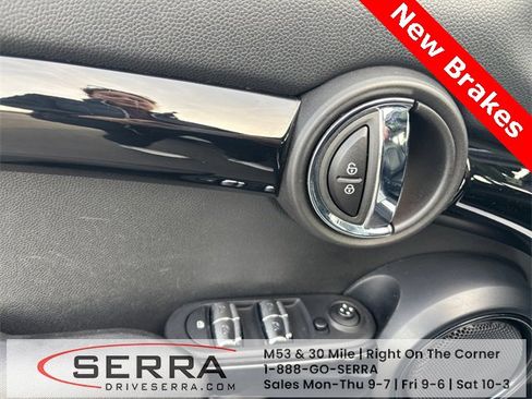 Used 2021 MINI Cooper 4-Door Hardtop w/ 6.5" Touchscreen Package image 18