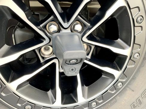 Used 2024 Jeep Wrangler Unlimited Rubicon w/ XTREMEE 35" Tire Package AWD/4WD image 43