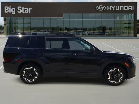 Used 2025 Hyundai Santa Fe SEL FWD image 5