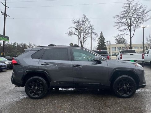 Used 2022 Toyota RAV4 SE image 9