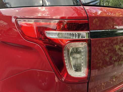 Used 2013 Ford Explorer XLT AWD/4WD image 8