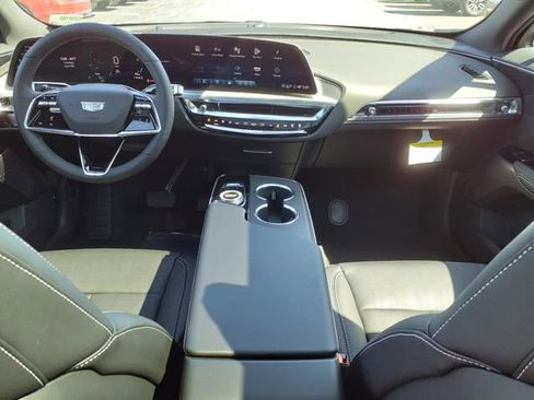 New 2025 Cadillac Lyriq Luxury image 18