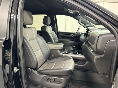 Used 2023 Chevrolet Silverado 1500 ZR2 w/ Technology Package image 22