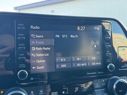 Used 2022 Toyota Highlander XLE AWD/4WD image 5