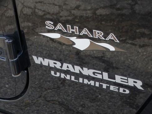 Used 2016 Jeep Wrangler Unlimited Sahara w/ Connectivity Group image 13