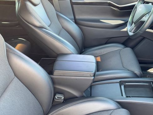 Used 2018 Tesla Model X 75D image 10