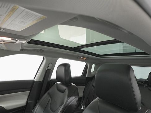 Used 2022 Jeep Compass Limited w/ Elite Group image 12