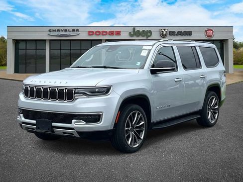 Used 2023 Jeep Wagoneer Series II w/ Premium Group I AWD/4WD image 7