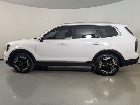 Used 2024 Kia Telluride EX w/ EX Captain's Chair Package FWD image 4
