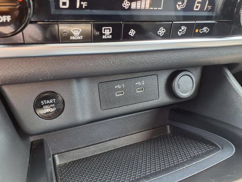 Used 2024 Nissan Rogue SV FWD image 11