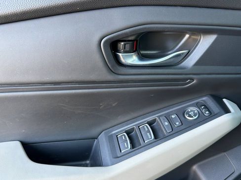 Used 2025 Honda Accord SE image 11