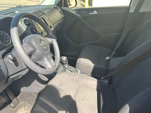 Used 2017 Volkswagen Tiguan S image 9