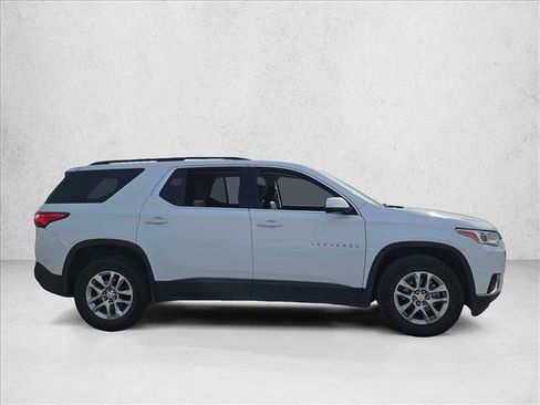 Used 2020 Chevrolet Traverse LT w/ Driver Confidence II Package image 4
