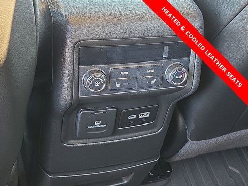 Used 2022 GMC Acadia Denali image 12