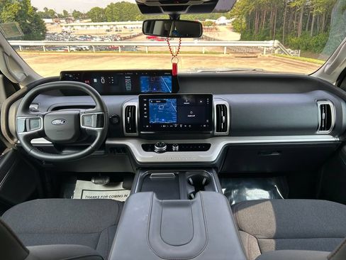 Used 2025 Ford Expedition Max Active AWD/4WD image 14
