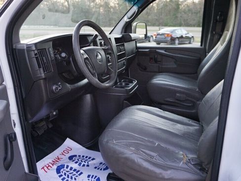 Used 2010 Chevrolet Express 1500 RWD image 24