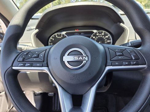 Used 2025 Nissan Altima 2.5 SV FWD image 25