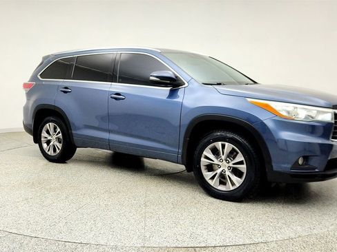 Used 2015 Toyota Highlander XLE AWD/4WD image 3