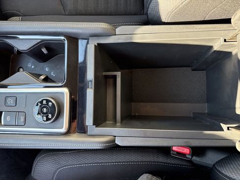 Used 2024 Nissan Pathfinder SV image 28