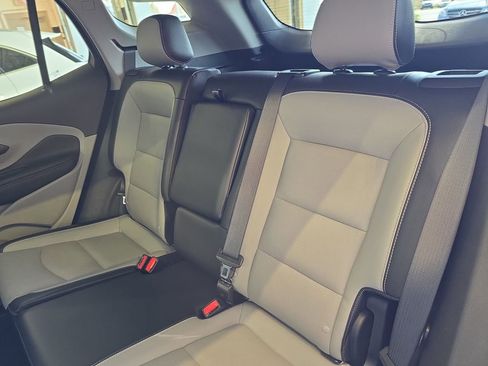 Used 2023 GMC Terrain SLT w/ Infotainment Package II FWD image 16