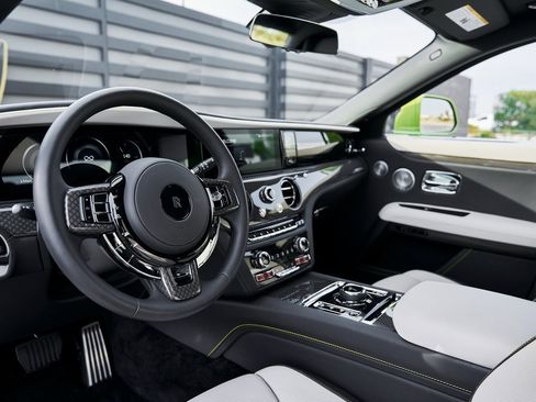 Used 2025 Rolls-Royce Ghost Black Badge image 2
