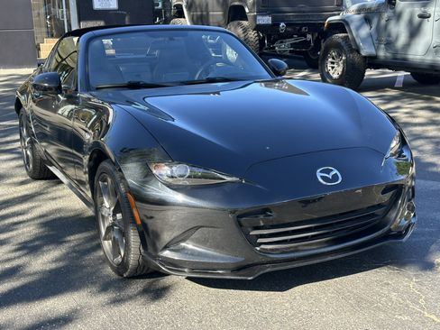 Used 2017 MAZDA MX-5 Miata RF Club image 6