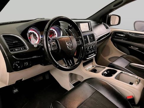 Used 2019 Dodge Grand Caravan SXT FWD image 13