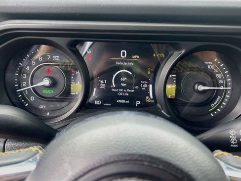 Used 2024 Jeep Wrangler Unlimited Sahara AWD/4WD image 12