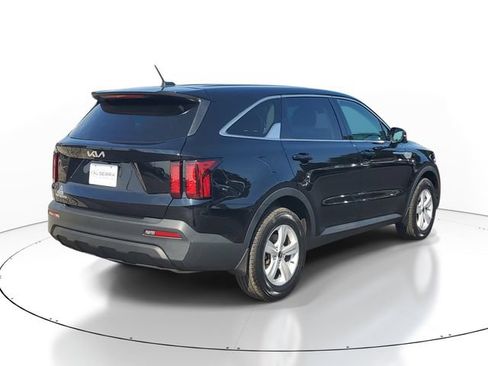 Used 2023 Kia Sorento LX FWD image 4
