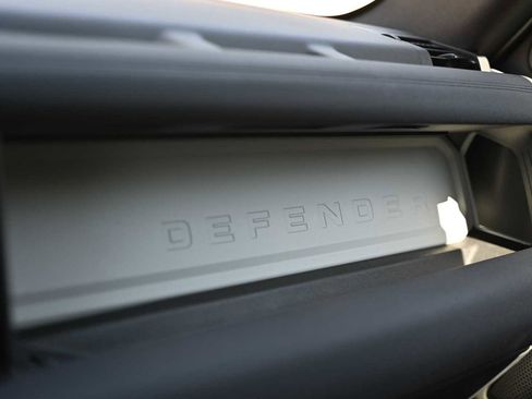 Used 2023 Land Rover Defender 90 X-Dynamic SE image 16