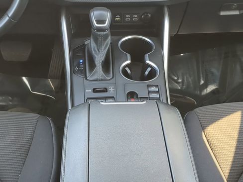 Used 2024 Toyota Highlander LE image 19