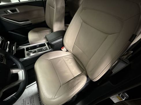 Used 2023 Ford Explorer Limited image 53