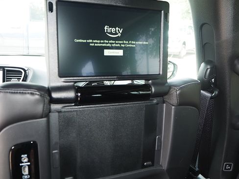 New 2025 Chrysler Pacifica Select w/ Uconnect Theater Family Group image 26